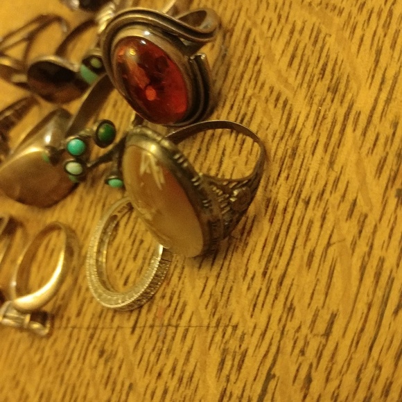 7 Vintage Sterling Rings Sold as a Lot - Picture 4 of 6